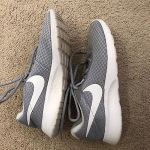 Women’s size 7 Nike